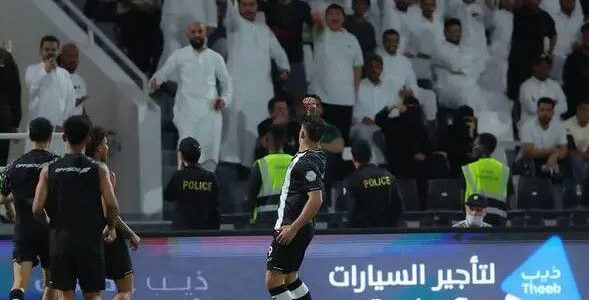 صورة: حمد الله يستفز جماهير أهلي جدة ‏
